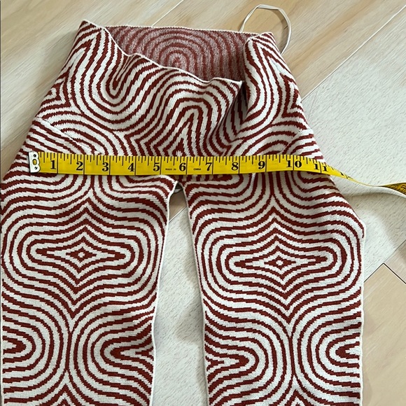 Geometric Patterned Scarf/Neck Guard - Picture 2 of 6